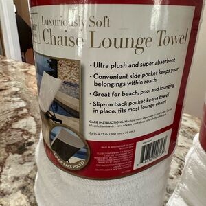 Elizabeth Arden Luxuriously Soft White Lounge Towels (2)